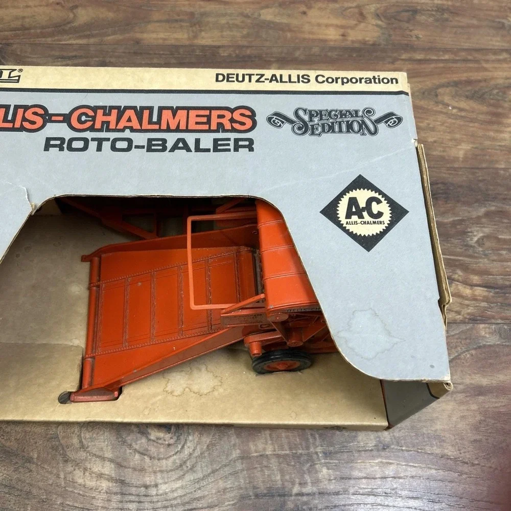 Ertl Allis-Chalmers Roto Baler 1/16 Diecast Orange 1244 1988 USA Special Edition